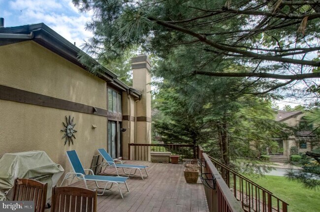 Building Photo - 307 Sayre Dr