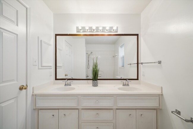 Building Photo - 23006 Greenrush Dr