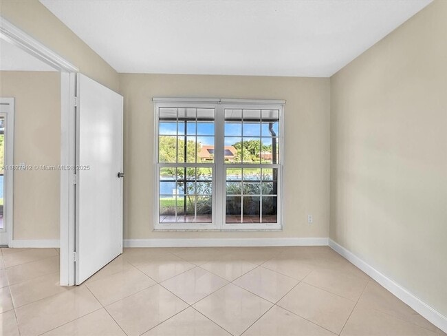 Building Photo - 10323 Hidden Springs Ct