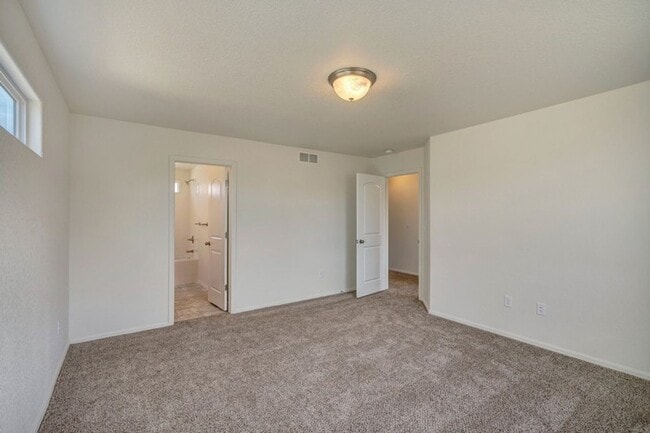 Building Photo - 935 Mount Shavano Ave