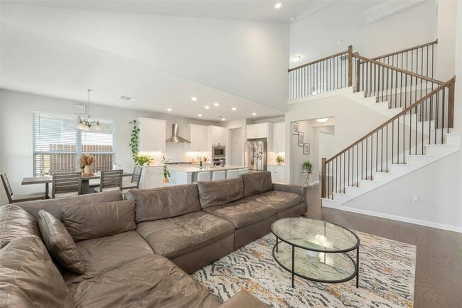 Building Photo - 6805 Covina Ln