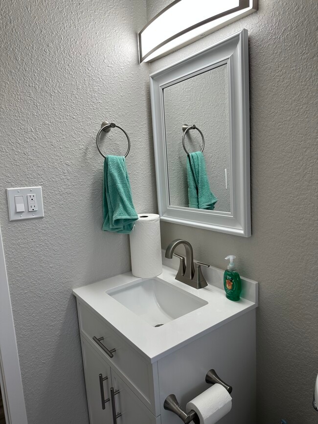 Building Photo - 4102 Maxwell Rd