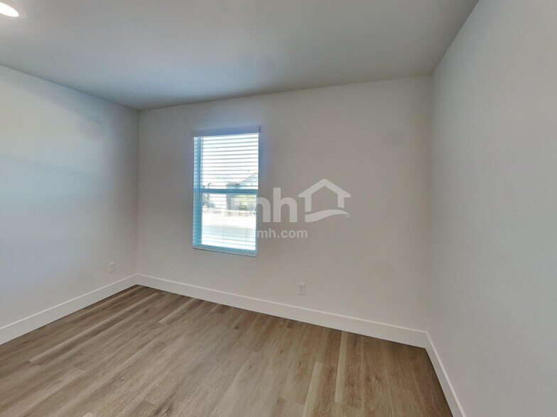 Building Photo - 8074 Winterfell Peak Ave