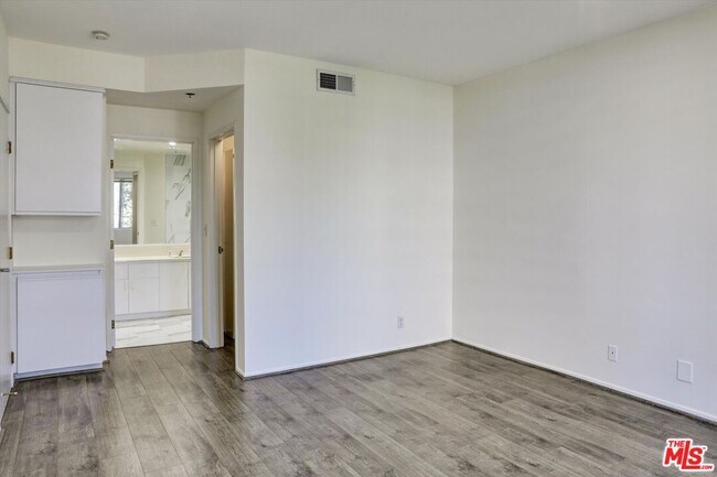 Building Photo - 10600 Wilshire Blvd