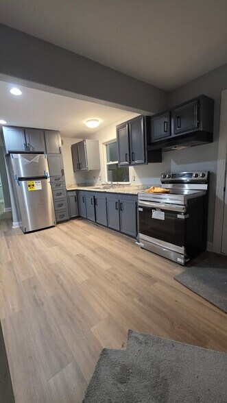 Building Photo - 9426 Sandra St