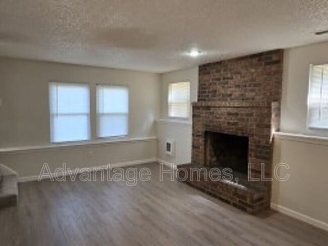 Building Photo - 8206 Woodson Dr