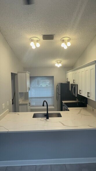 Building Photo - 3618 Mission Ct