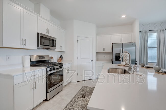 Building Photo - 18315 Ridgeline Dr