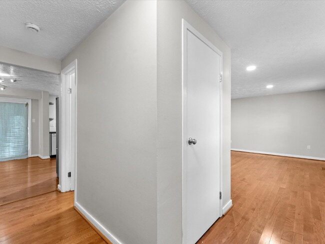 Building Photo - 3513 Castlebury Dr