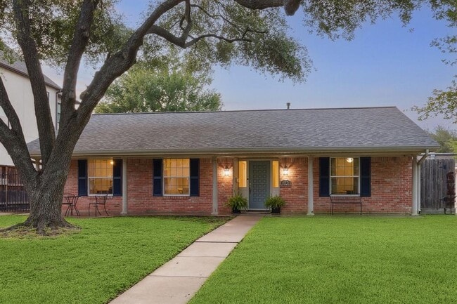 Building Photo - 10826 Lasso Ln