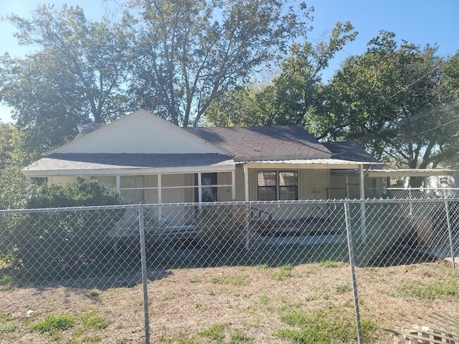 Building Photo - 2425 8th Ave