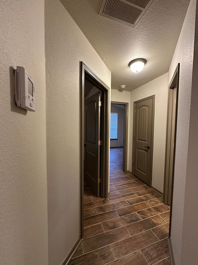 Building Photo - $2,200.00 Move-in-Special