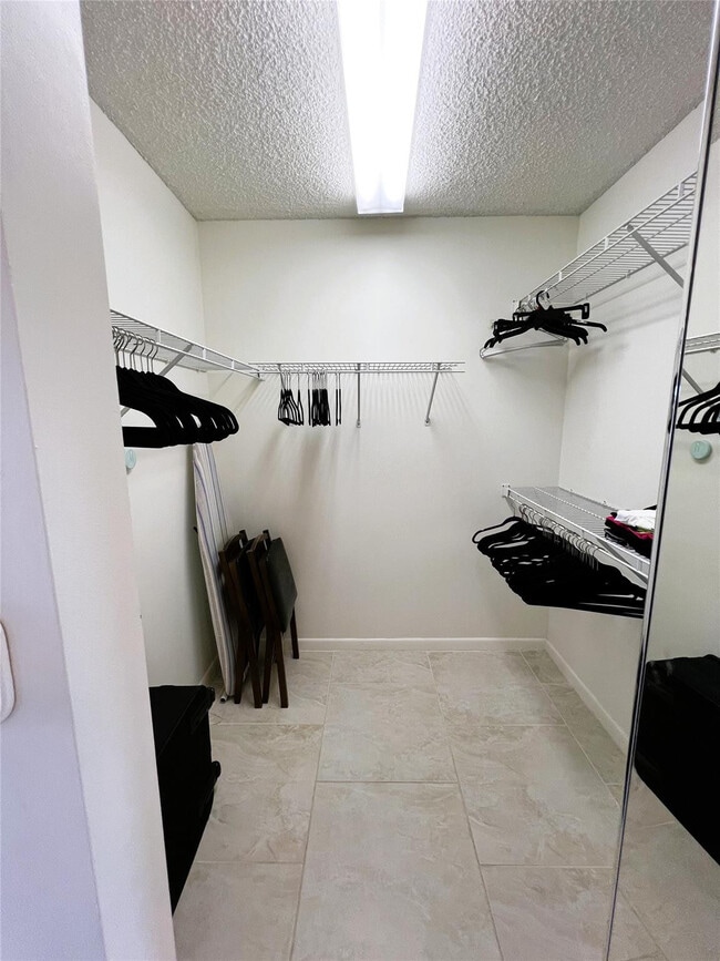 Building Photo - 1605 Abaco Dr