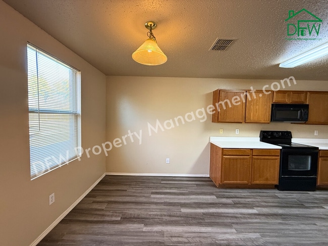 Building Photo - 2-Story 4 BR Home with Large Backyard & Game Room