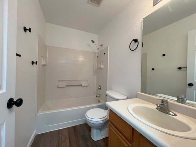 Building Photo - Refreshed Three Bedroom Cold Springs Ho...