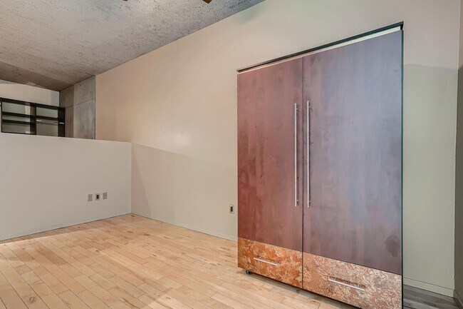 Building Photo - Discover Comfort & Style in the Heart of Portland