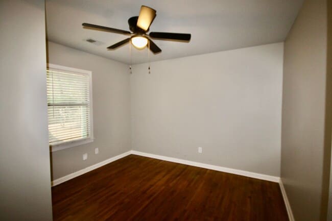 Building Photo - GORGEOUS SPACIOUS CORNER LOT HOME FOR RENT