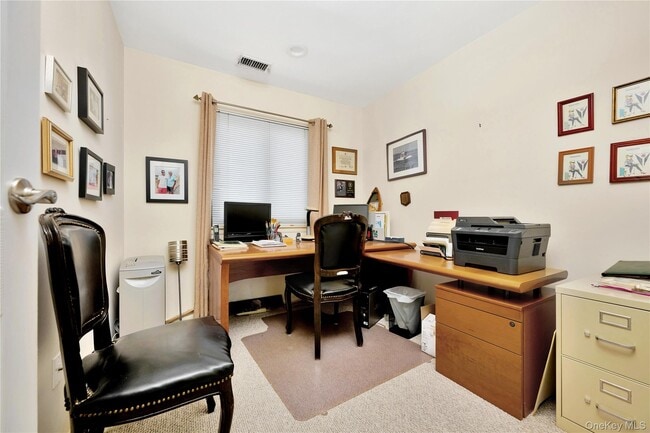 Building Photo - 4 Stanford Ct