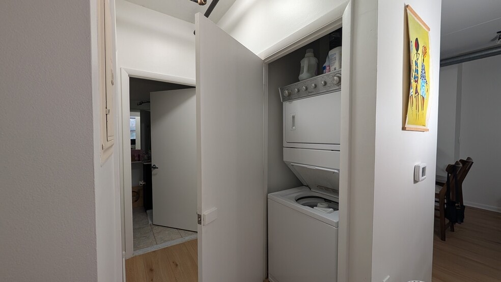 Building Photo - 1300 N St NW