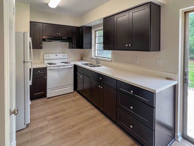 Building Photo - 3BR/1BA Pet Friendly House in NW Gainesvil...