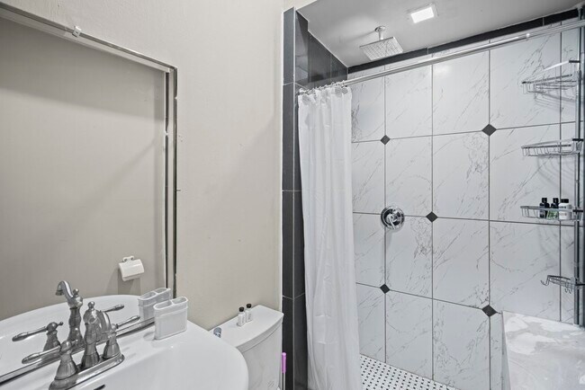 Building Photo - 4106 Winnie St