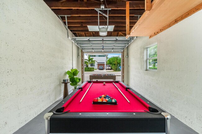 Building Photo - 616 NE 16th Terrace