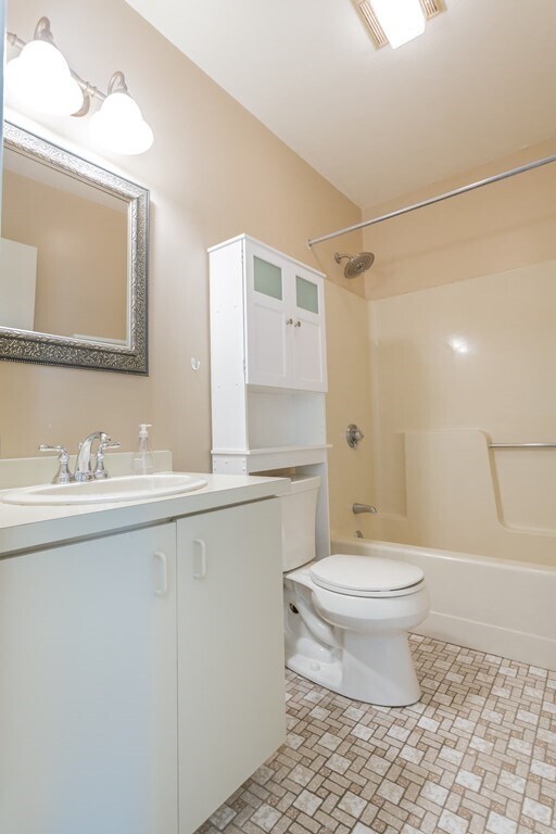 Building Photo - 9 Quincy Way