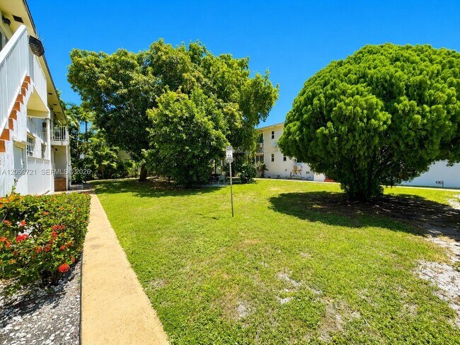 Building Photo - 7407 Byron Ave