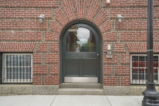 Building Photo - 8 Newcomb St