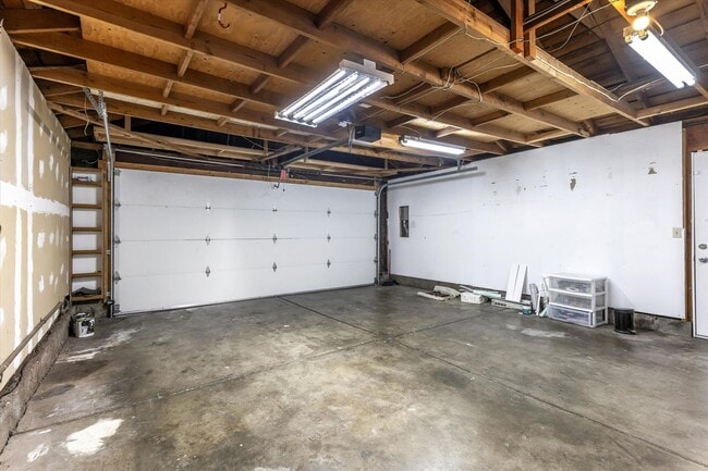 Building Photo - San Jose 4 Bedroom with Solar Power & Central A/C