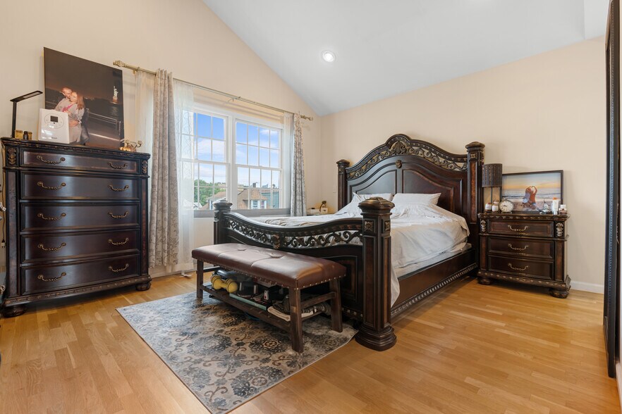 Building Photo - 318 77th St