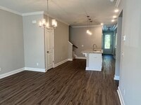 Building Photo - Lovely Three Bedroom Townhouse in Washington Square!