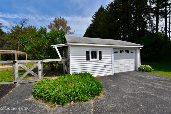 Building Photo - 48 Jenkins Rd