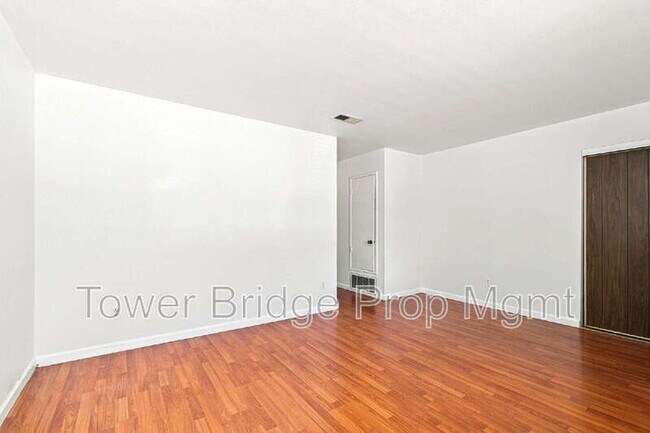 Building Photo - 3414 6th Ave