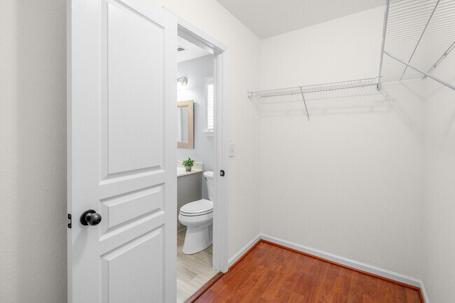 Building Photo - 558 Calen Ln