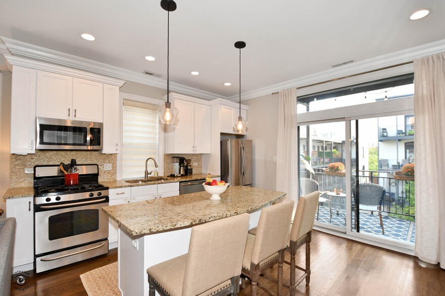 Kitchen - 211 W Saint Paul Ave