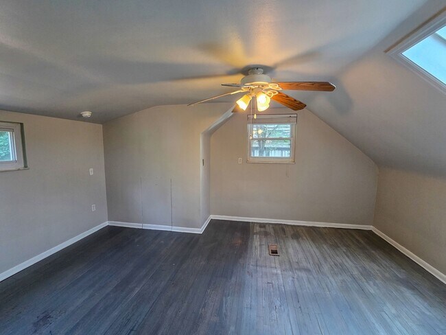 Building Photo - 151 Mahoning Dr