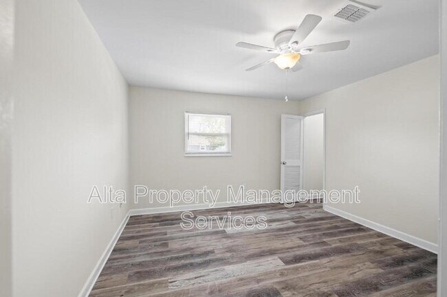 Building Photo - 11359 Bedford Oaks Dr
