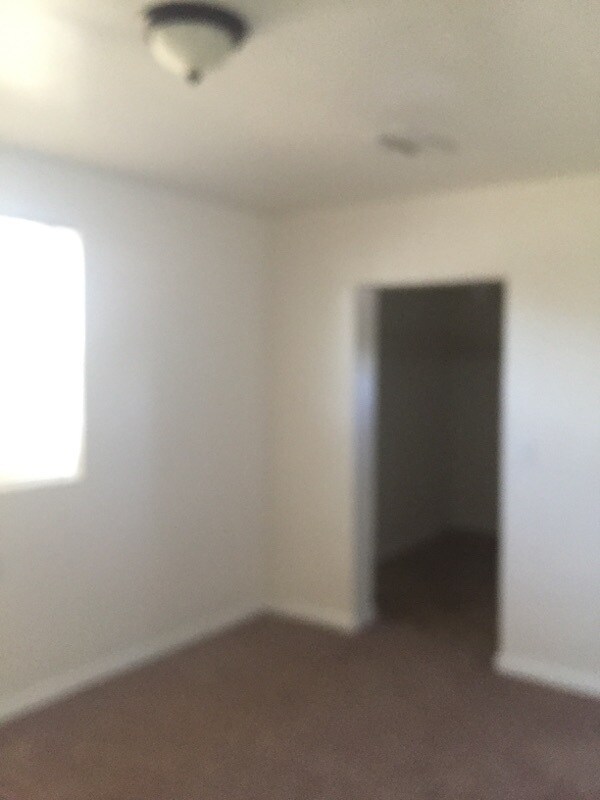 Building Photo - 3 bedroom/2 bath house WIL VERY LARGE LOT