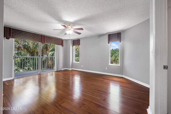 Building Photo - 3 Oceans W Blvd