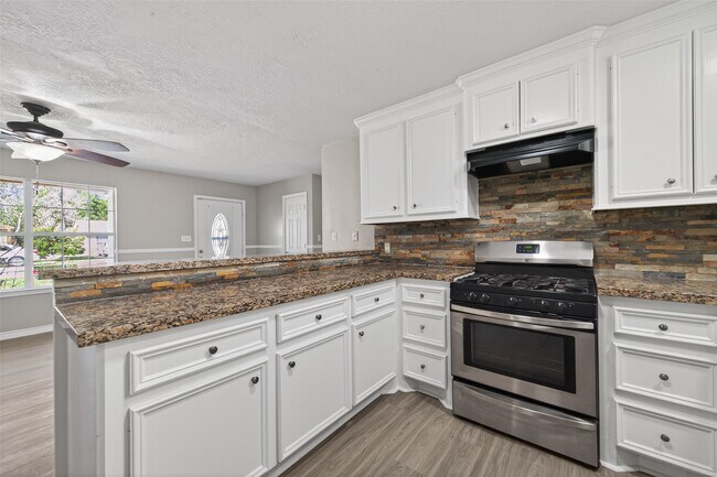 Building Photo - 210 N Shirley Ln