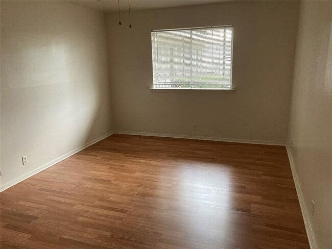 Primary Photo - 1005 W Hickory St