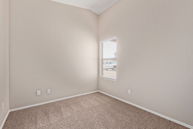 Building Photo - Freshly Remodeled Home in Apache Junction