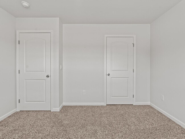 Building Photo - ASK ABOUT RENT SPECIAL! Fantastic Location – Spacious 3 Bedroom Townhome with Rear-Entry Garage!