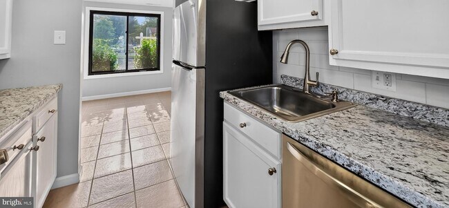 Building Photo - 6556 Pennacook Ct