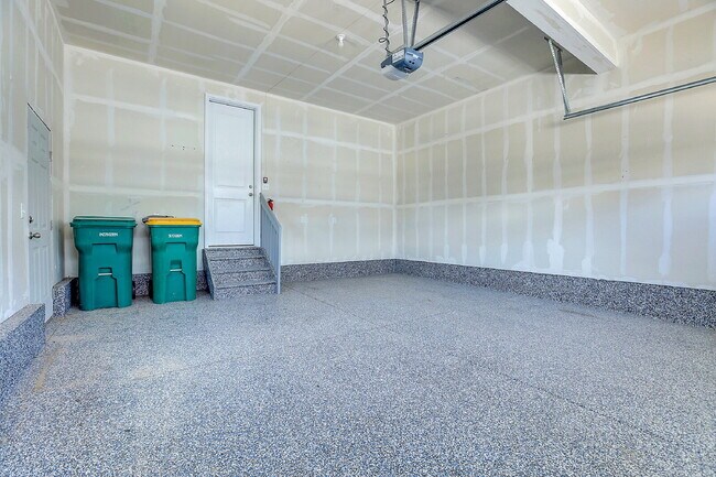 Building Photo - $2,600.00, 3 bedroom, 2.5 bathroom located...