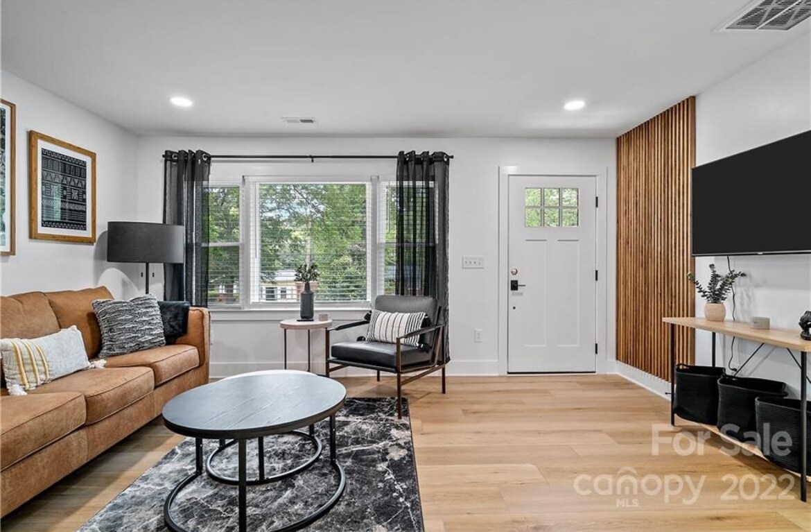 Building Photo - 3709 Sargeant Dr