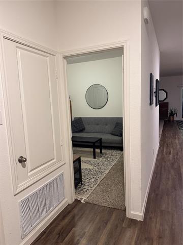 Building Photo - 824 Peach Tree Ln