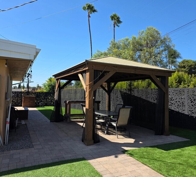Gazebo (bar and 6 seater table optional) - 456 E Indian Rock Rd