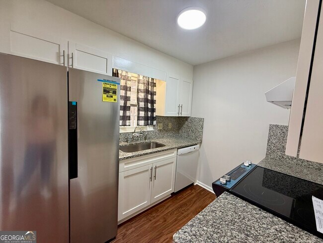 Building Photo - 151 Old Ferry Way